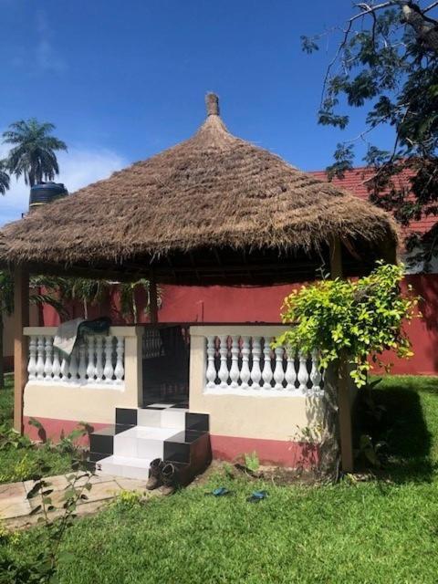 Heda House Bed and Breakfast Sanyang Buitenkant foto