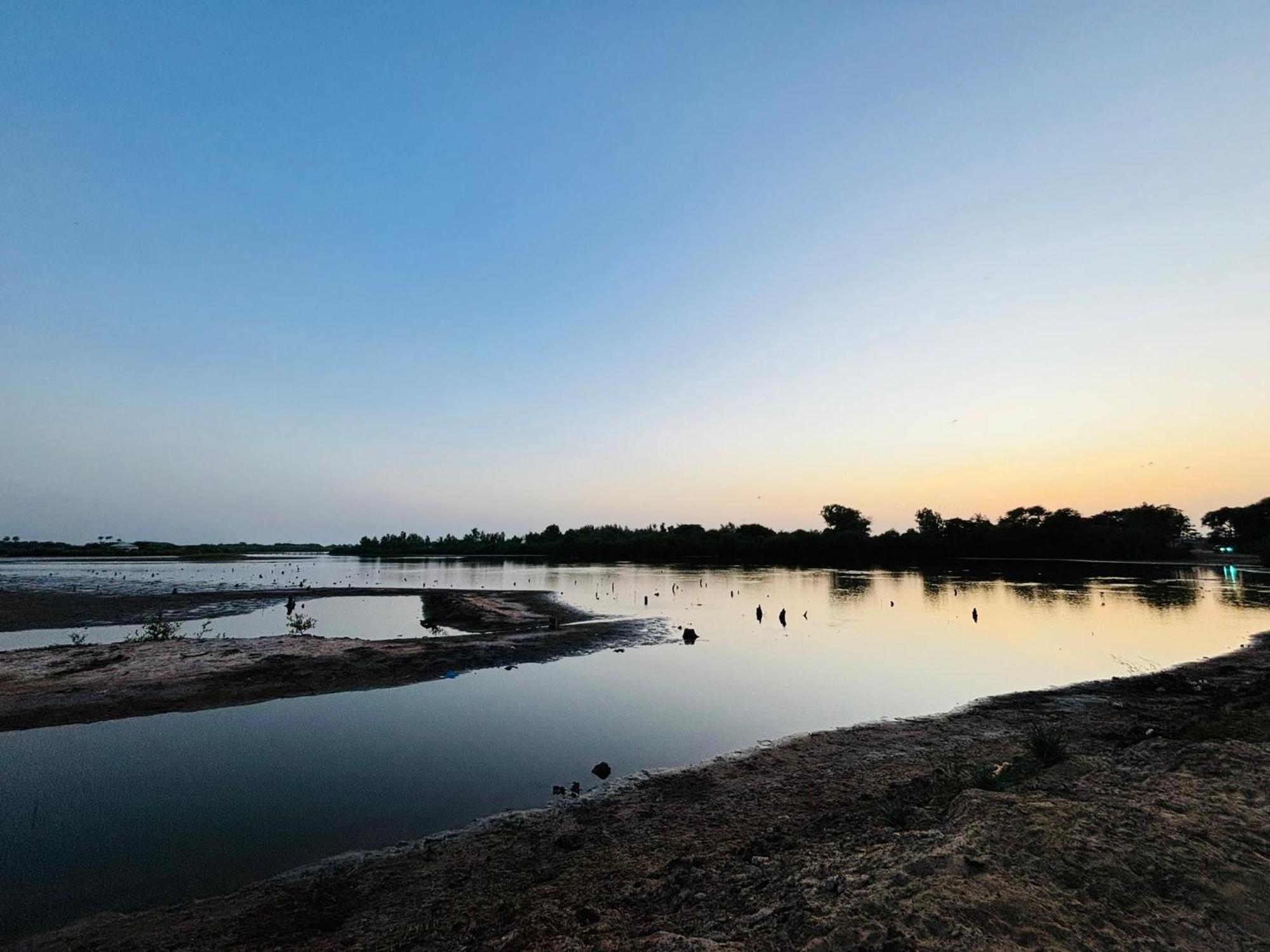 Heda House Bed and Breakfast Sanyang Buitenkant foto