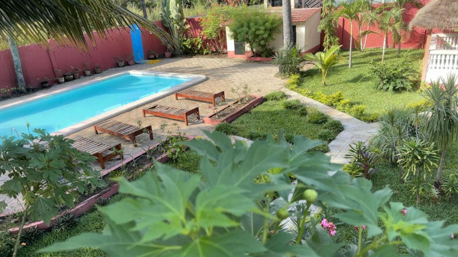 Heda House Bed and Breakfast Sanyang Buitenkant foto